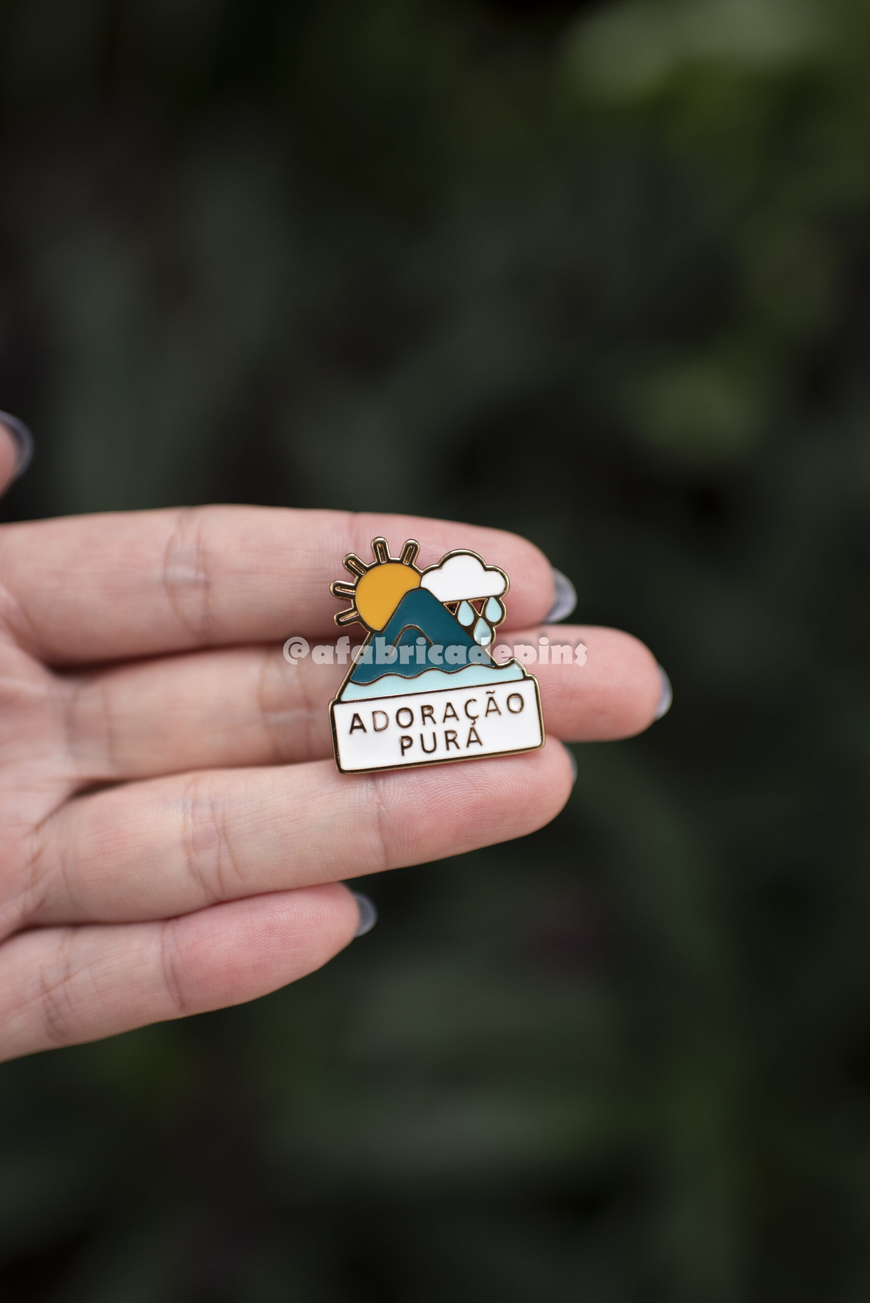 Pin Montanha Adoração Pura