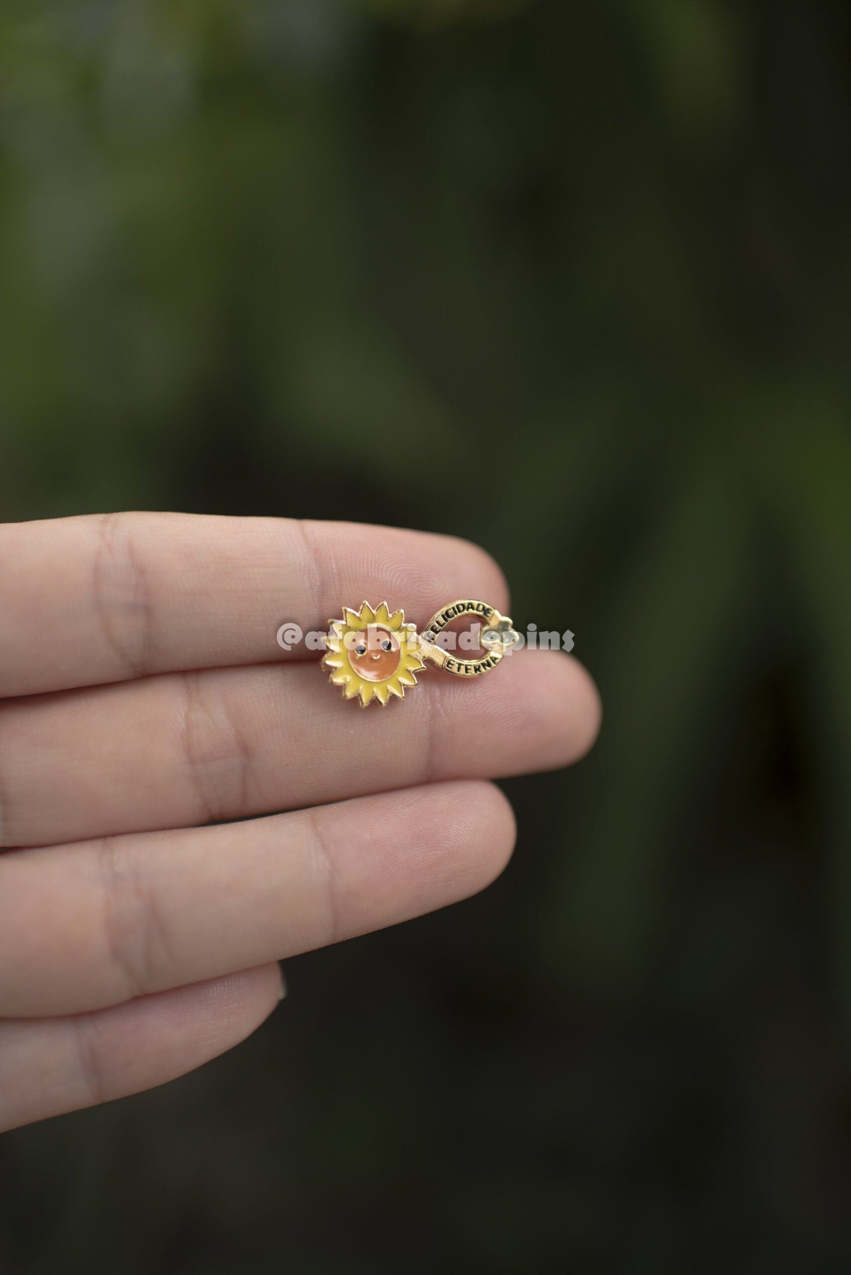 '' Pin Girassol Felicidade Eterna Infantil - Congresso JW 2026 *PRÉ VENDA*